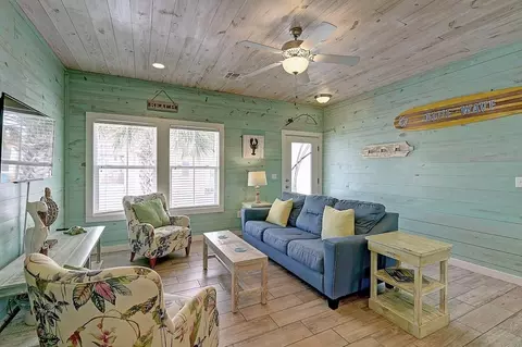 1617 S Station St #1023189P, Port Aransas, TX 78373