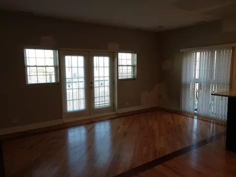 537 E 43rd St #3E, Chicago, IL 60653