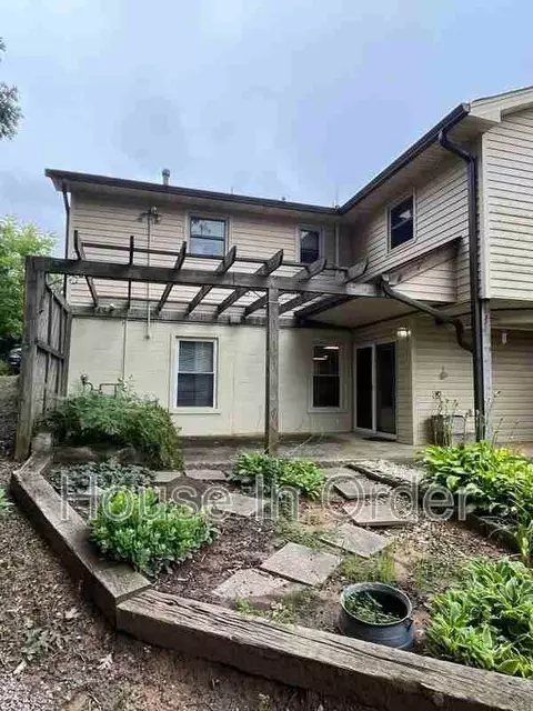 12 Looking Glass Ln, Asheville, NC 28805