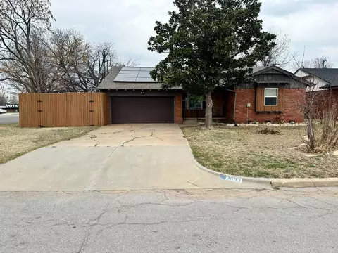 2833 Kent Dr, The Village, OK 73120