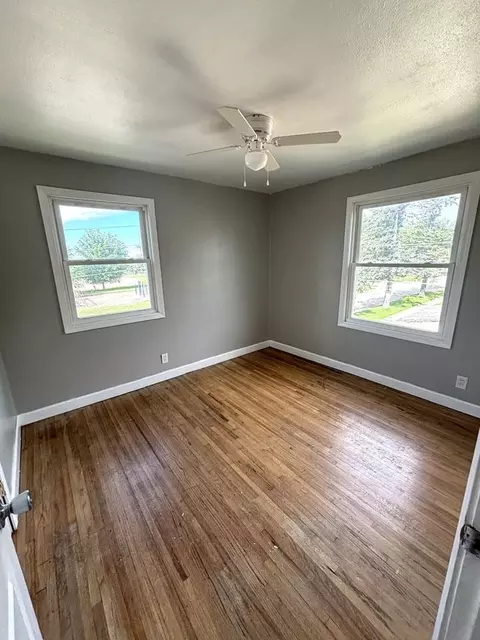 1254 W Mullan Ave, Waterloo, IA 50701