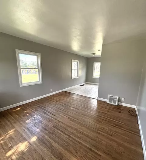 1254 W Mullan Ave, Waterloo, IA 50701