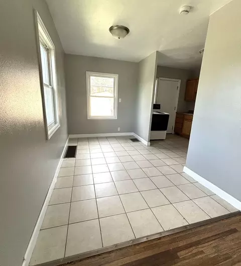 1254 W Mullan Ave, Waterloo, IA 50701