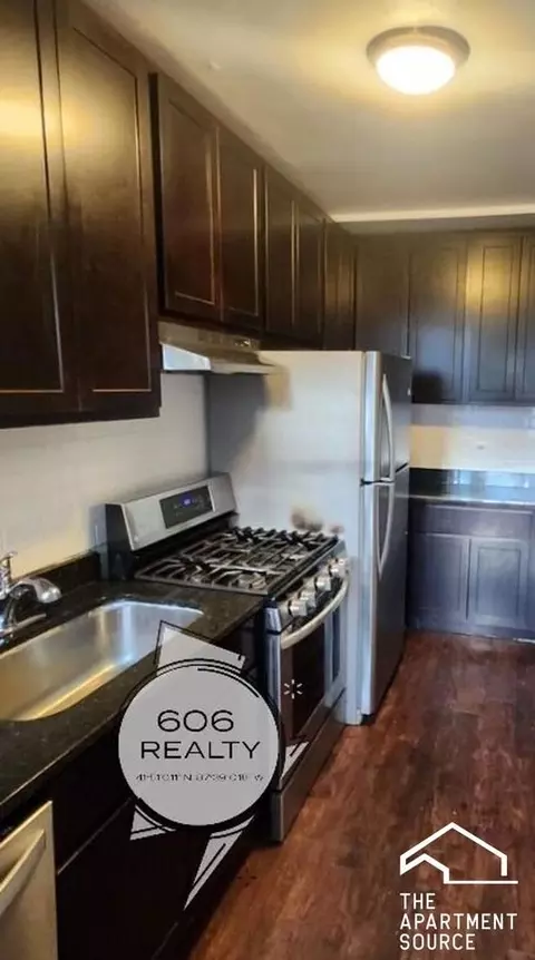 8 Adams St #3, Oak Park, IL 60304