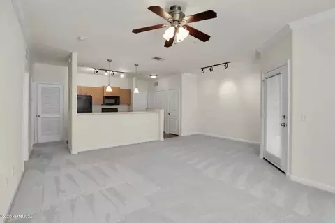 8290 Gate Pkwy W #1220, Jacksonville, FL 32216