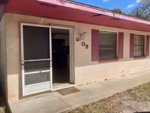 509 NE 11th St #B, Crystal River, FL 34428