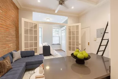 350 W 21st St #6, New York, NY 10011