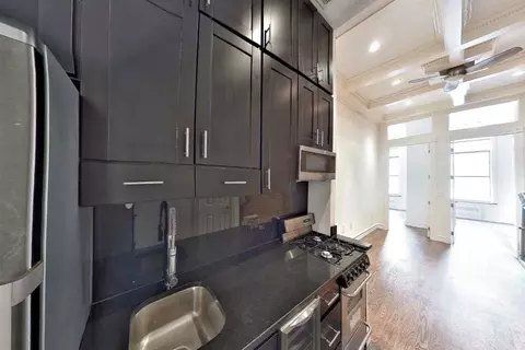 420 W 51st St #2F, New York, NY 10019