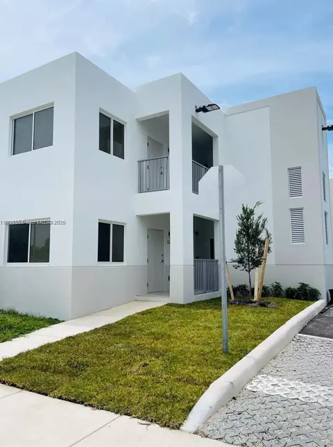 310 E 7th St, Hialeah, FL 33010