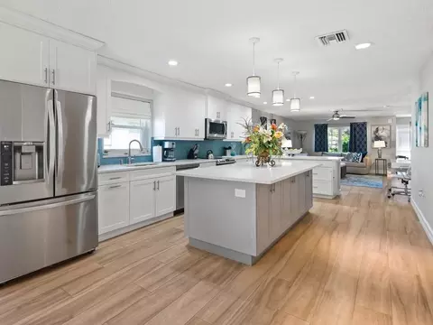 744 110th Ave N, Naples, FL 34108