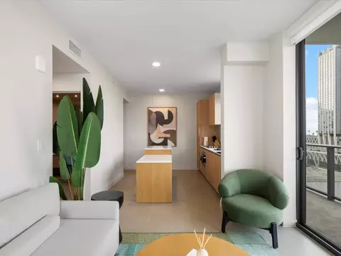 11 NE 6th St #1380028P, Miami, FL 33132
