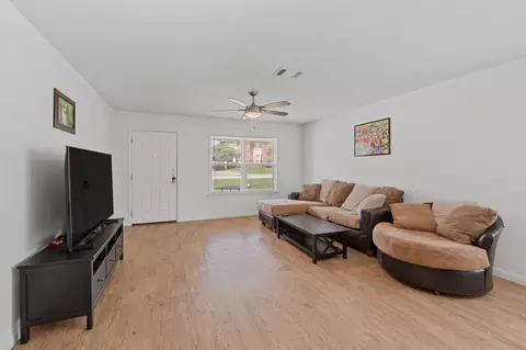 404 Sloan St #1492690P, Taylor, TX 76574