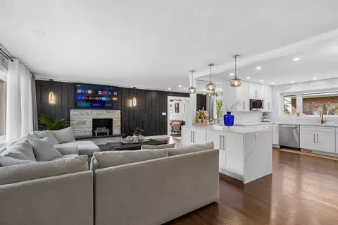 7018 Le Claire Ave #1496926P, Skokie, IL 60077