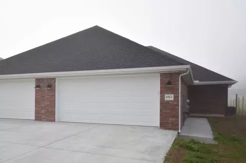 929 W Buchanan St #2, Prairie Grove, AR 72753