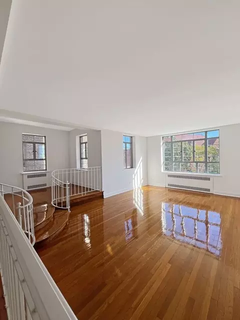 150 Greenway Ter, Forest Hills, NY 11375