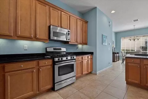 82 Stoney Dr, Palm Beach Gardens, FL 33410