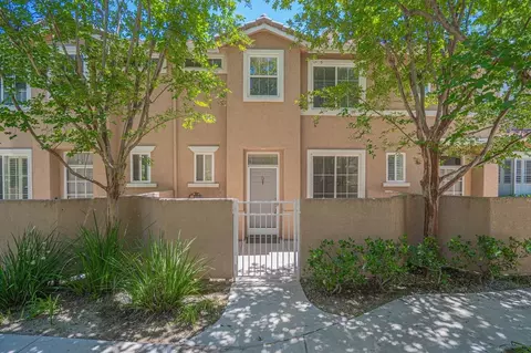 25712 Holiday Cir #D, Stevenson Ranch, CA 91381