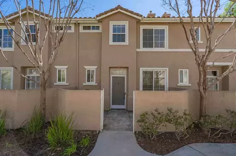 25712 Holiday Cir #D, Stevenson Ranch, CA 91381