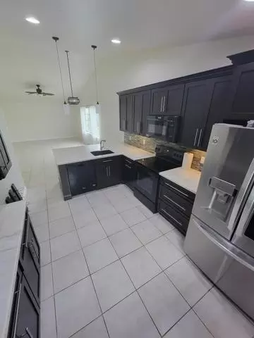 104 Arrowhead Cir, Jupiter, FL 33458