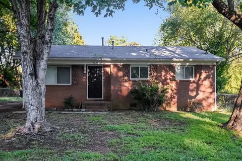 9324 Edgevale Dr, Charlotte, NC 28216