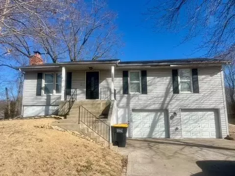 5709 NW High Hill St, Kansas City, MO 64152