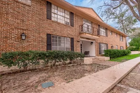 818 University Ave #2, Huntsville, TX 77320