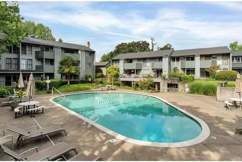 8715 SW Brightfield Cir, Portland, OR 97223