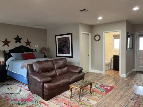 18600 Couch Market Rd #1, Bend, OR 97703
