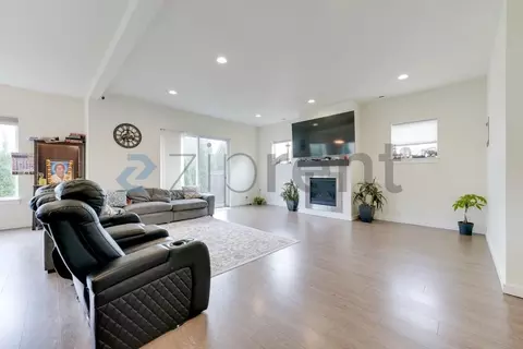 11226 SE 254th St, Kent, WA 98030