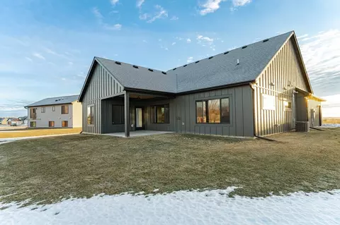 353 Spring Day Ct NE, Eyota, MN 55934
