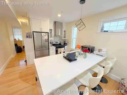 32 Putnam Ave #2, Cambridge, MA 02139