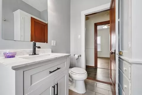 10226 S Charles St #2, Chicago, IL 60643