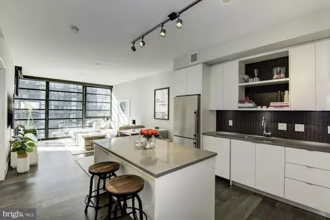 1300 4th St SE #703, Washington, DC 20003