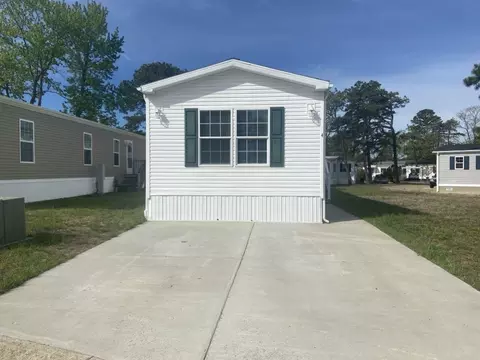 4 Autumn Ct, Whiting, NJ 08759