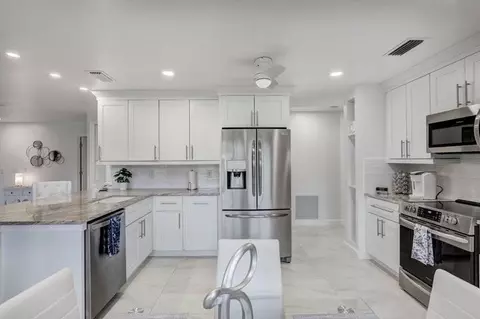 6 Lexington Ln E, Palm Beach Gardens, FL 33418
