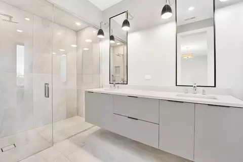 3352 N Ashland Ave #2S, Chicago, IL 60657