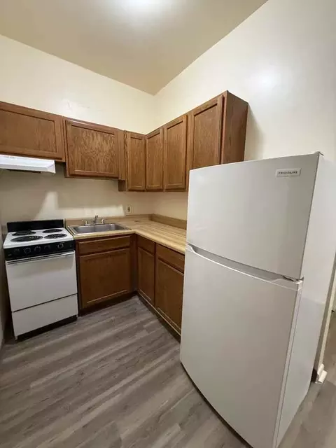 130 Grand Ave #2E, Englewood, NJ 07631