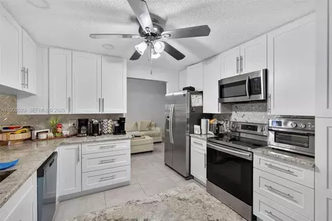 100 Miramar Ave, Royal Palm Beach, FL 33411