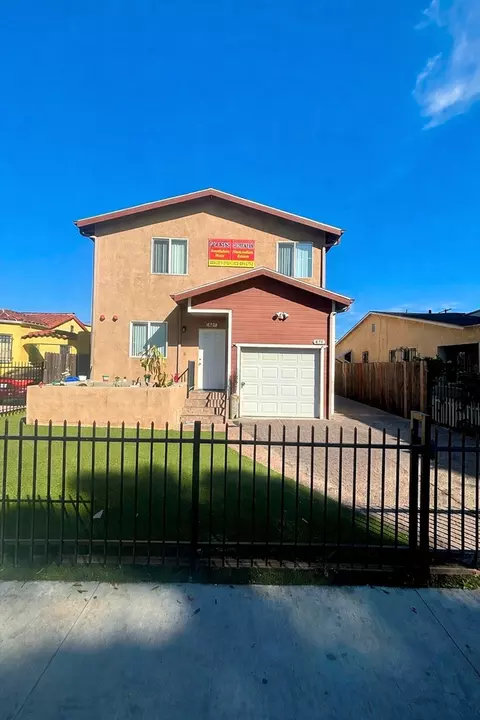 829 E 84th St, Los Angeles, CA 90001