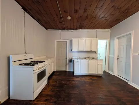 216 Lyman St #2L, Holyoke, MA 01040