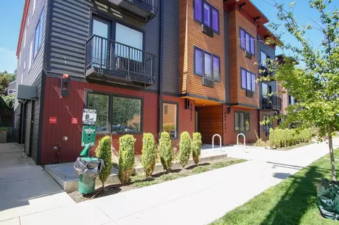 6015 S Virginia Ave #301, Portland, OR 97239