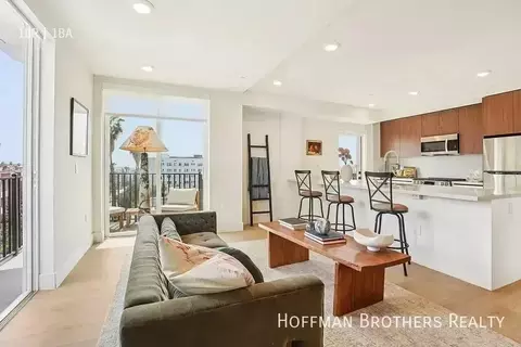 707 S Berendo St #203, Los Angeles, CA 90005
