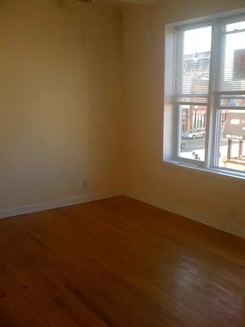 5671 N Clark St #2R, Chicago, IL 60660