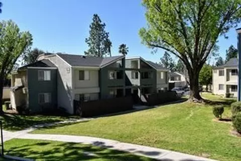 2225 Pumalo St, San Bernardino, CA 92404