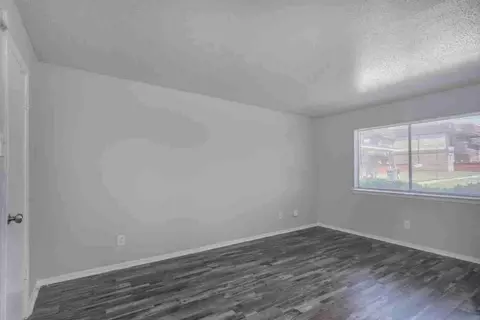 805 Central Dr, Bedford, TX 76022