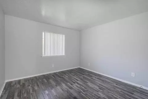 805 Central Dr, Bedford, TX 76022