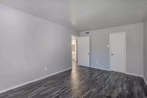 805 Central Dr, Bedford, TX 76022