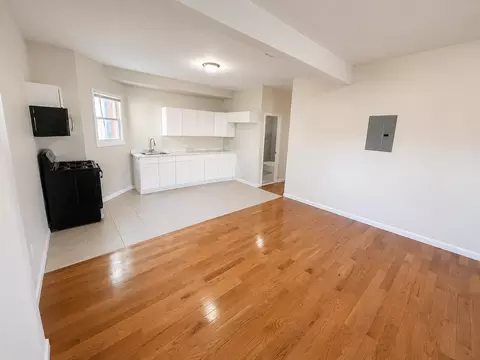 826 S 15th St #3R, Newark, NJ 07108