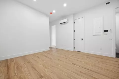 379 Hawthorne St #3B, Brooklyn, NY 11225