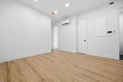 379 Hawthorne St #4B, Brooklyn, NY 11225